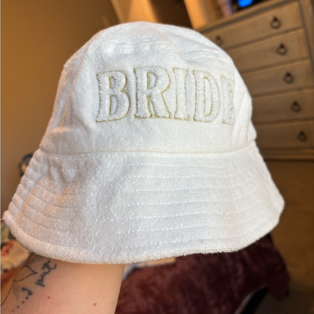 Shiraleah White Bucket Hat